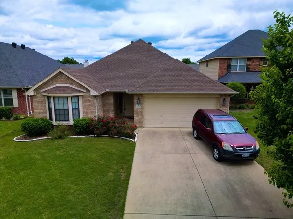 3023 Greenway Dr, Burleson, TX 76028