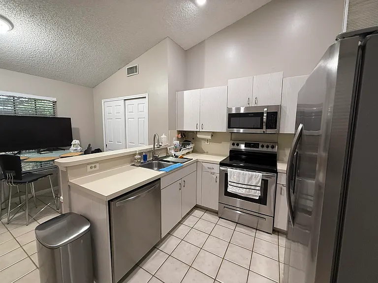 13025 Meadowbreeze Dr — Photo 11
