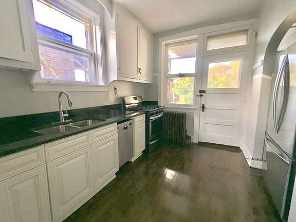 3rd image of 46 Washington Blvd Unit 2