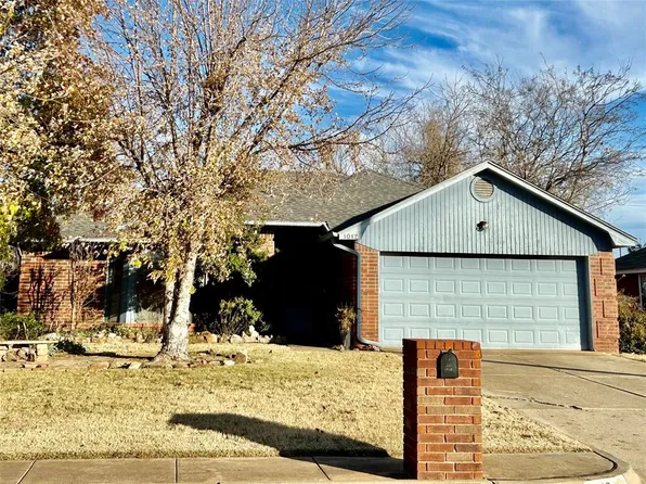 1012 Earl A Rodkey Dr, Edmond, OK 73003