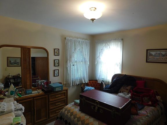 3rd image of 1505 Maple Dr