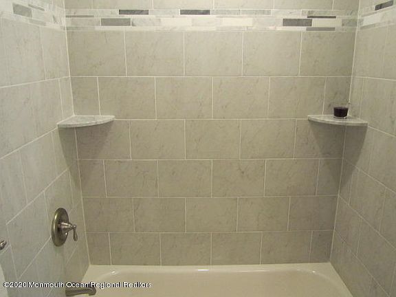 3rd image of 19 Piccadilly Ct