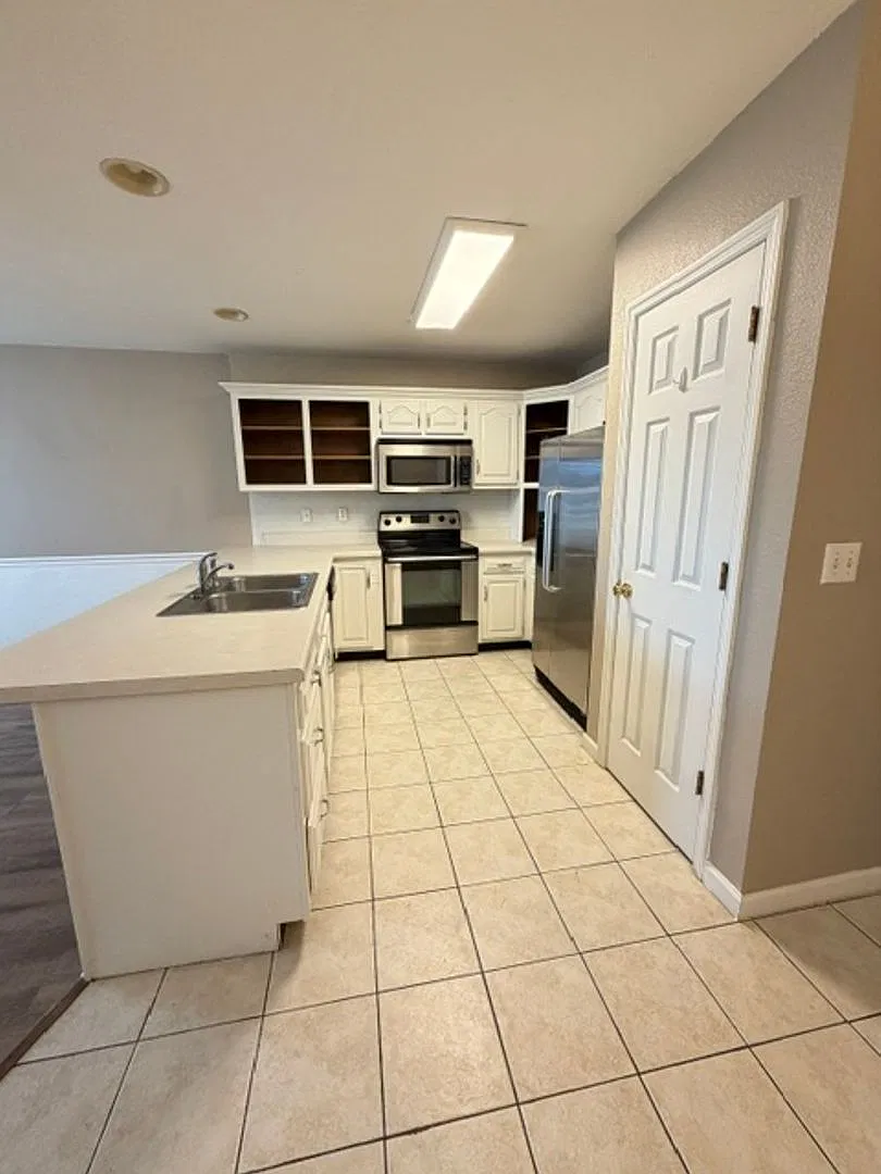2 Bedroom 2 Bath condo (Call for appointment to view property) — Photo 4