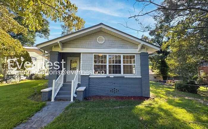 3 bed, 1.0 bath, 1302 sqft, $1,325 — Photo 1
