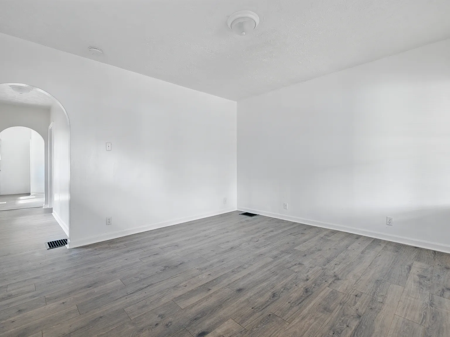 2 bed, 840 sqft, $1,350 — Photo 3