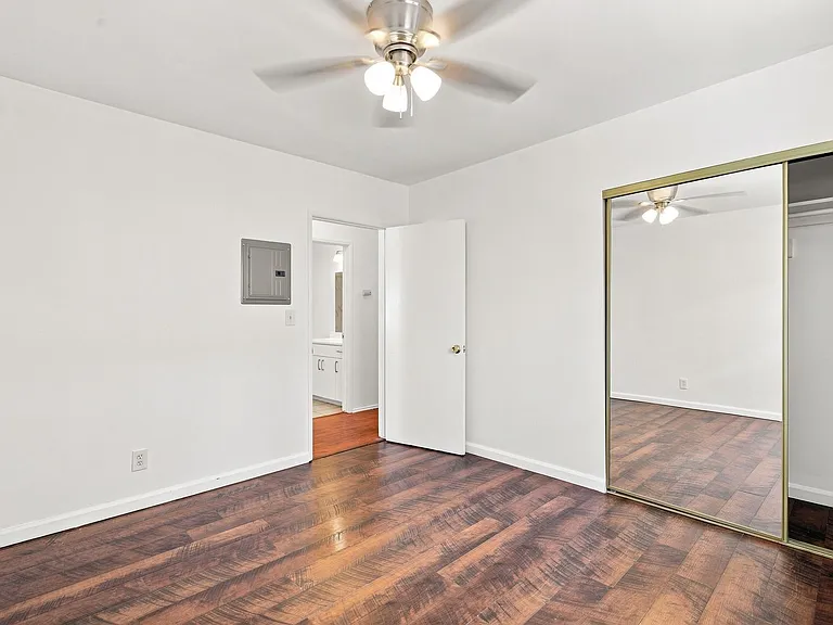 956 Elden Ave — Photo 15