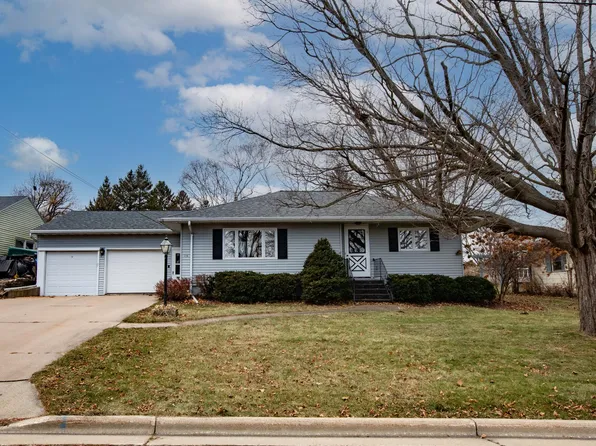 314 N Douglas St, Dodgeville, WI 53533
