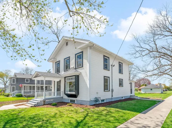 300 S Cherry St, Somonauk, IL 60552