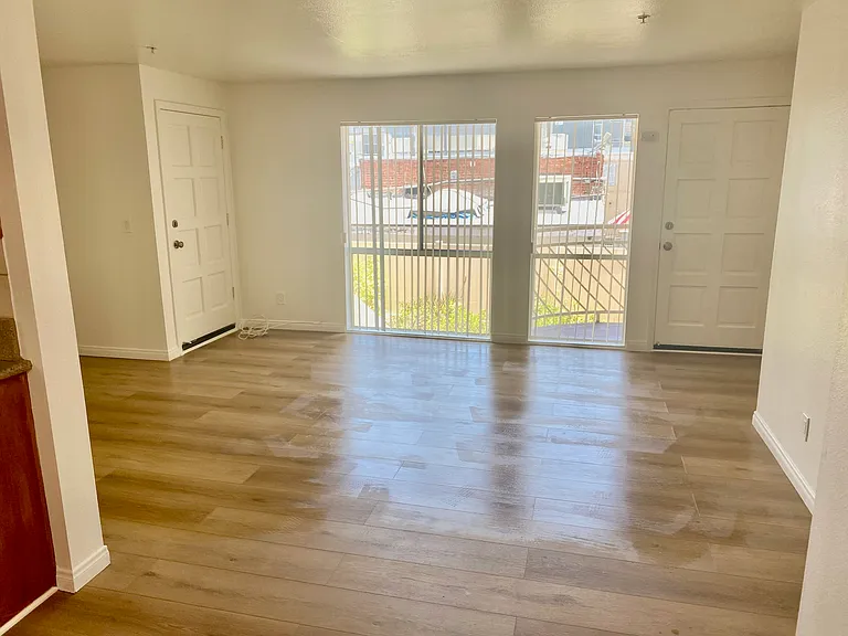 108 W Maple St #23 — Photo 29