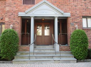 11 Lafayette Ct #PENTHOUSE, Greenwich, CT 06830