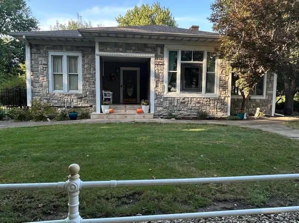 603 W 3rd St, Delavan, IL 61734