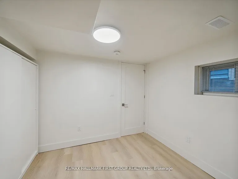 285 Rhodes Ave #LOWER — Photo 7