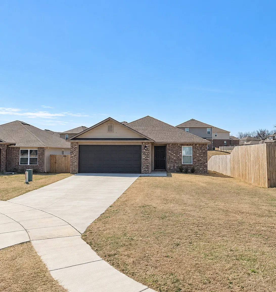 3 bed, 1216 sqft, $1,600 — Photo 1