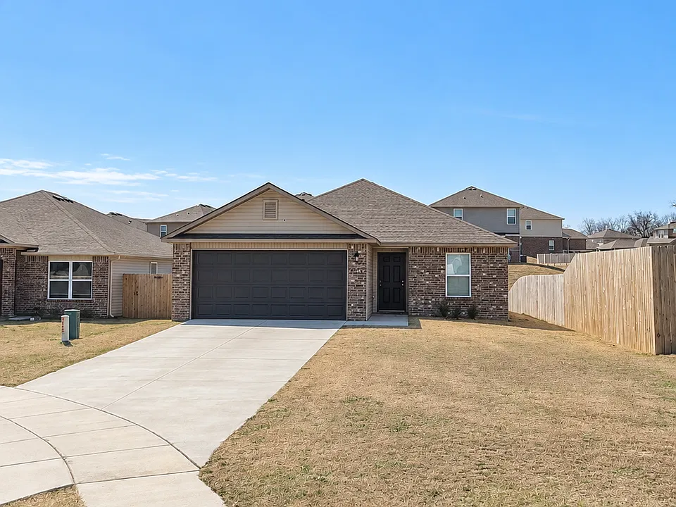 2631 Broken Spoke Ln