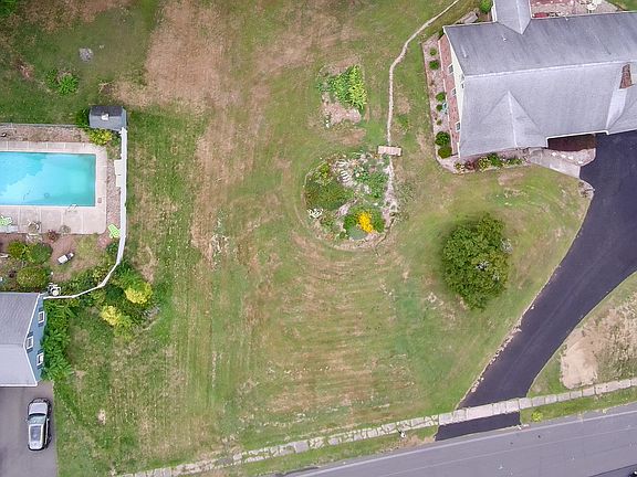 2nd image of 26 Skyline Dr