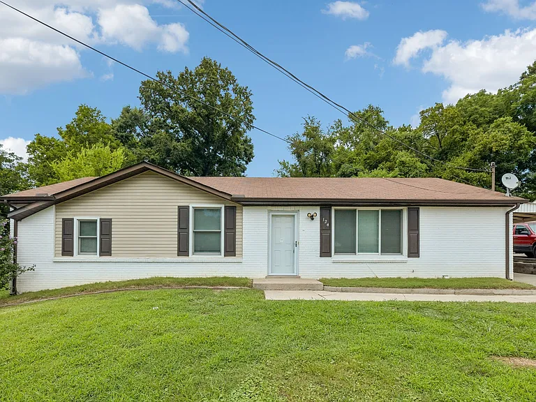 124 Denise Dr — Photo 1