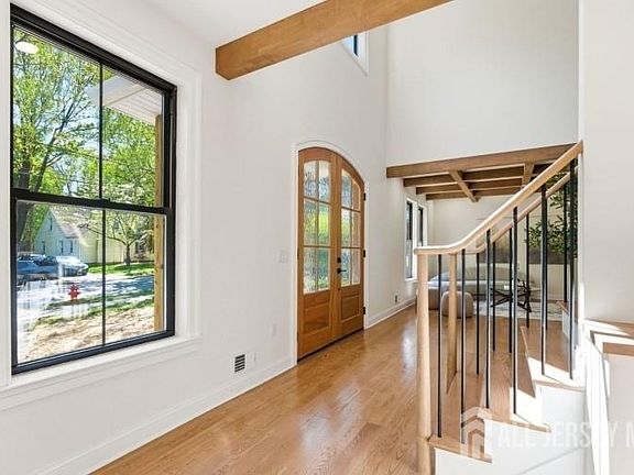 3rd image of 61 Hickory St