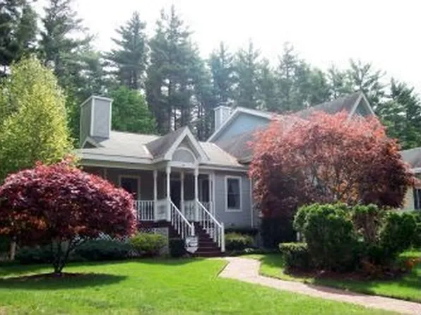 4 Sarazen St, Saratoga Springs, NY 12866