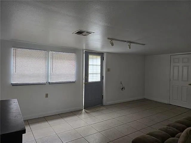 3718 Franklin Ave — Photo 18