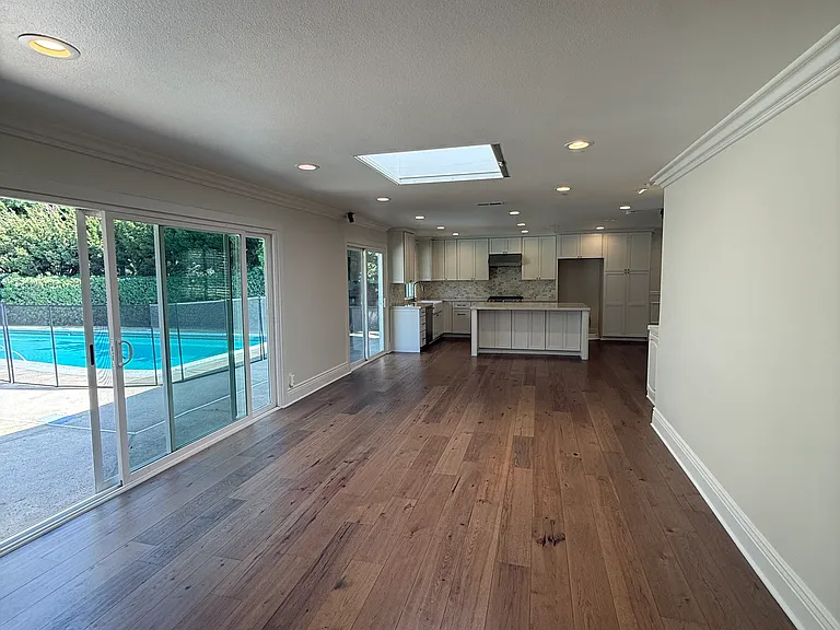 1348 Hollydale Dr — Photo 4