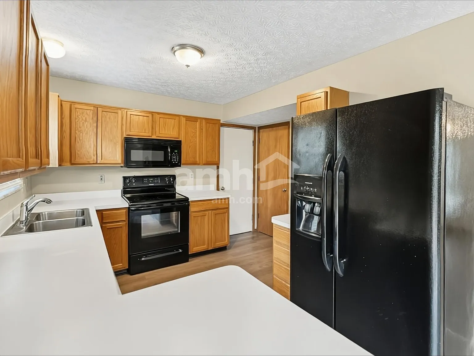 3 bed, 2.5 bath, 1200 sqft, $2,035 — Photo 4