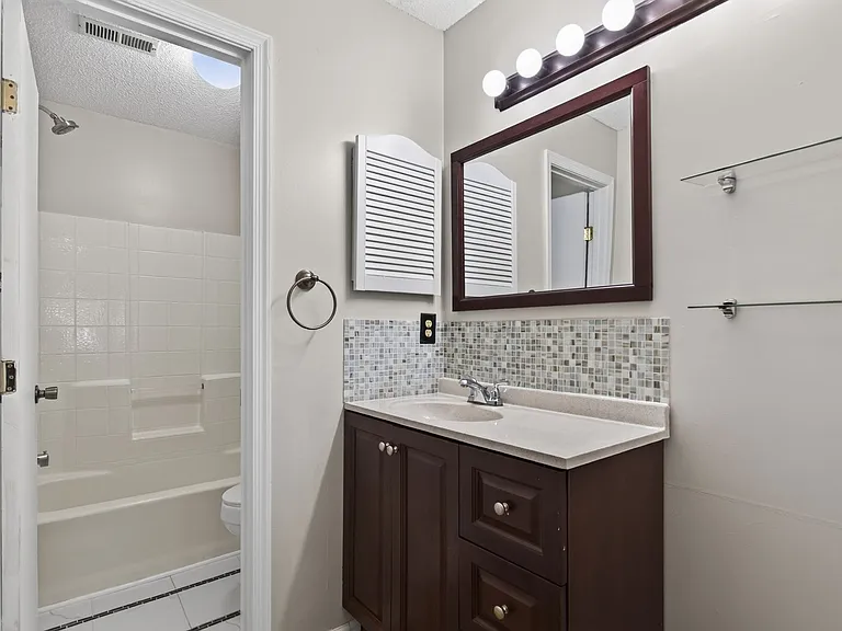 10 Tamarisk Quay #B — Photo 10