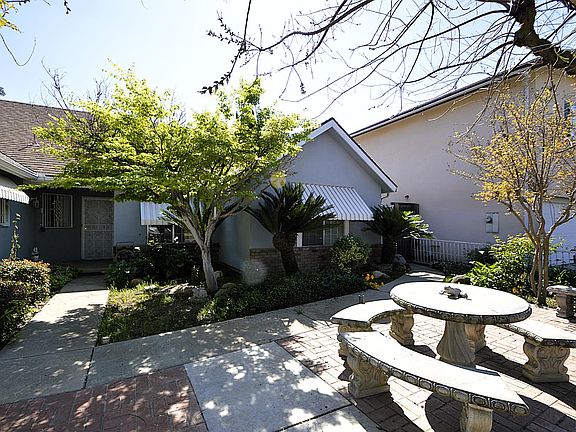 4th image of 2037 E Decatur Ave