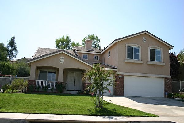 6 bedroom 4 Baths