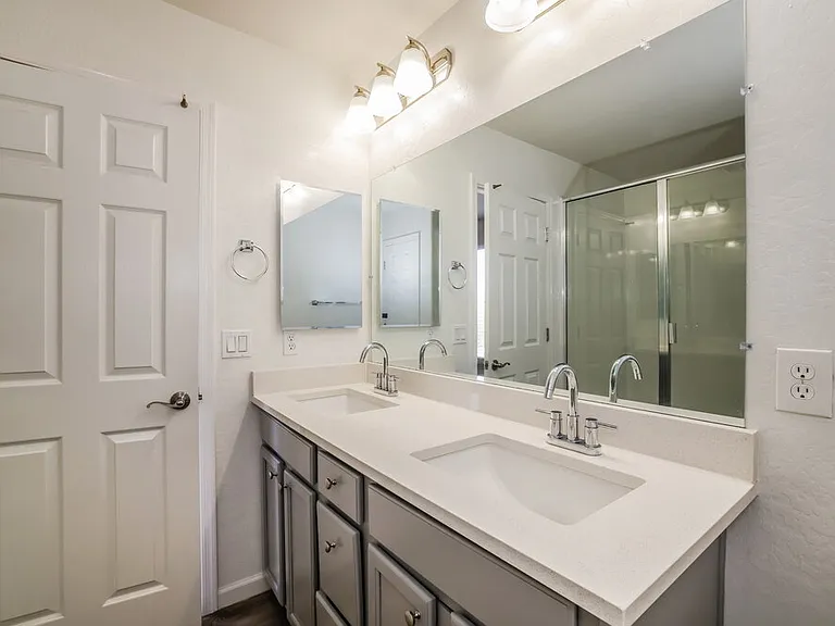 7203 W Illini St — Photo 11