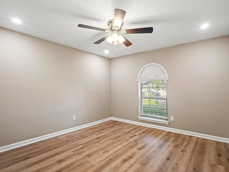 5201 Marks Cir — Photo 18