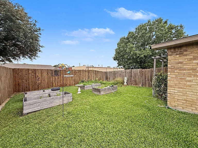 2910 Sweet Gum St — Photo 23