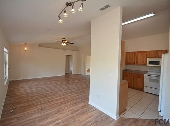 4th image of 95 Radcliffe Dr