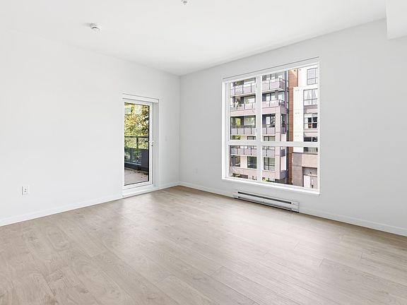 4th image of 19577 65b Ave #512