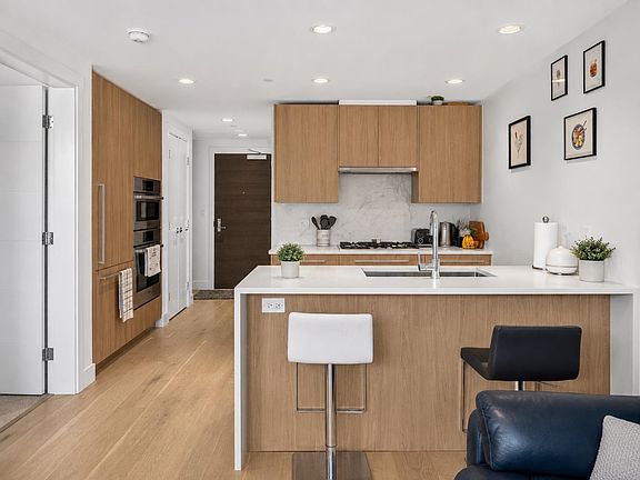 5th image of 1210 E 27th St #902