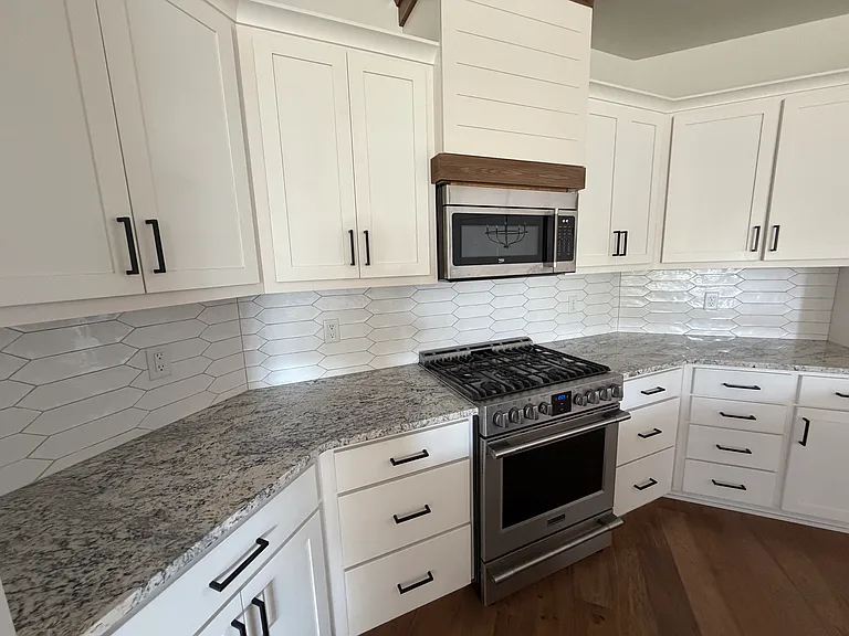 410 Castle Rock Dr — Photo 16