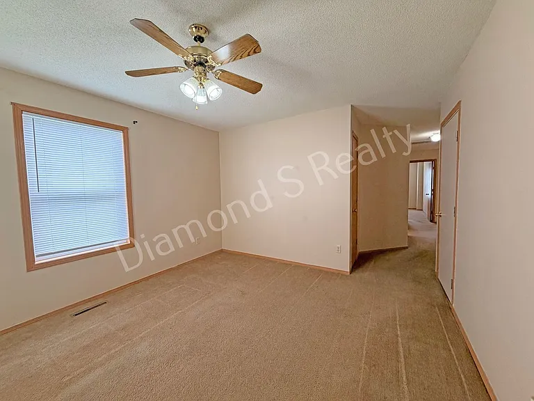 1446 / 1448 W Rainey Duplex — Photo 4