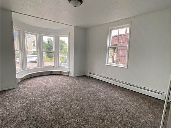 4th image of 407 N Pioneer Ave