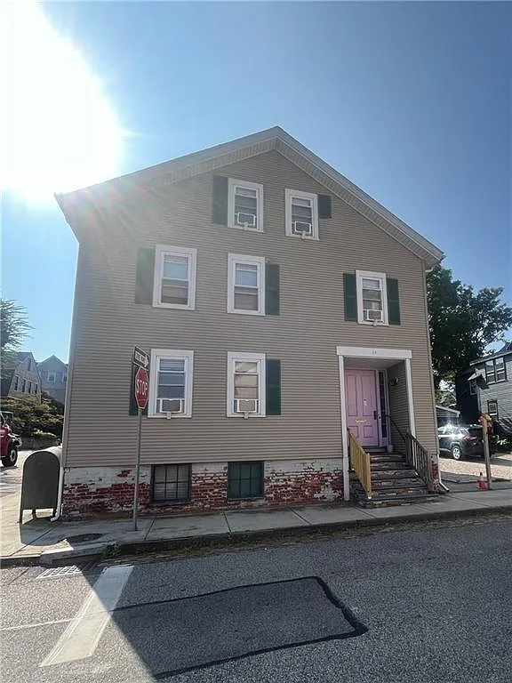 4 bed, 1.5 bath, 1020 sqft, $3,800 — Photo 2