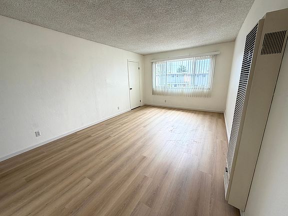 5th image of 814 Orchard Ave
