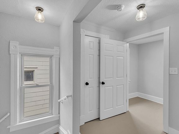 5th image of 1048 Sandusky Ave #B