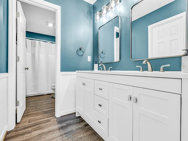 Double sinks off main bathroom
