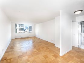 166 E 34th St