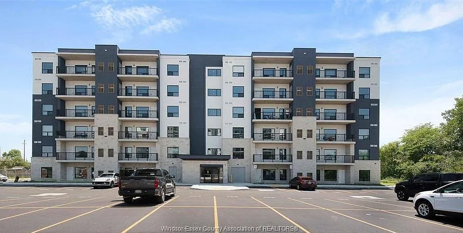 3340 Stella Cres #520 photo 1
