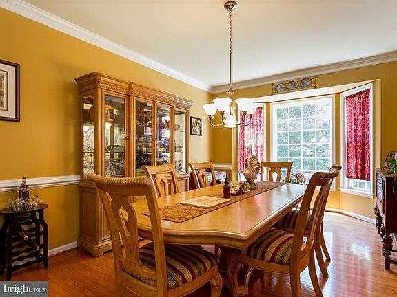 4th image of 31 Meadowbrook Ln