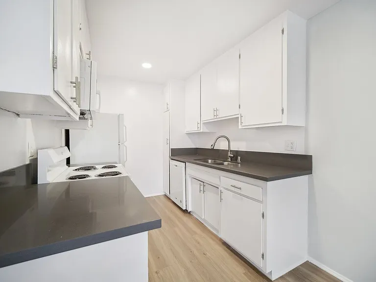 18411 Vincennes Street — Photo 12