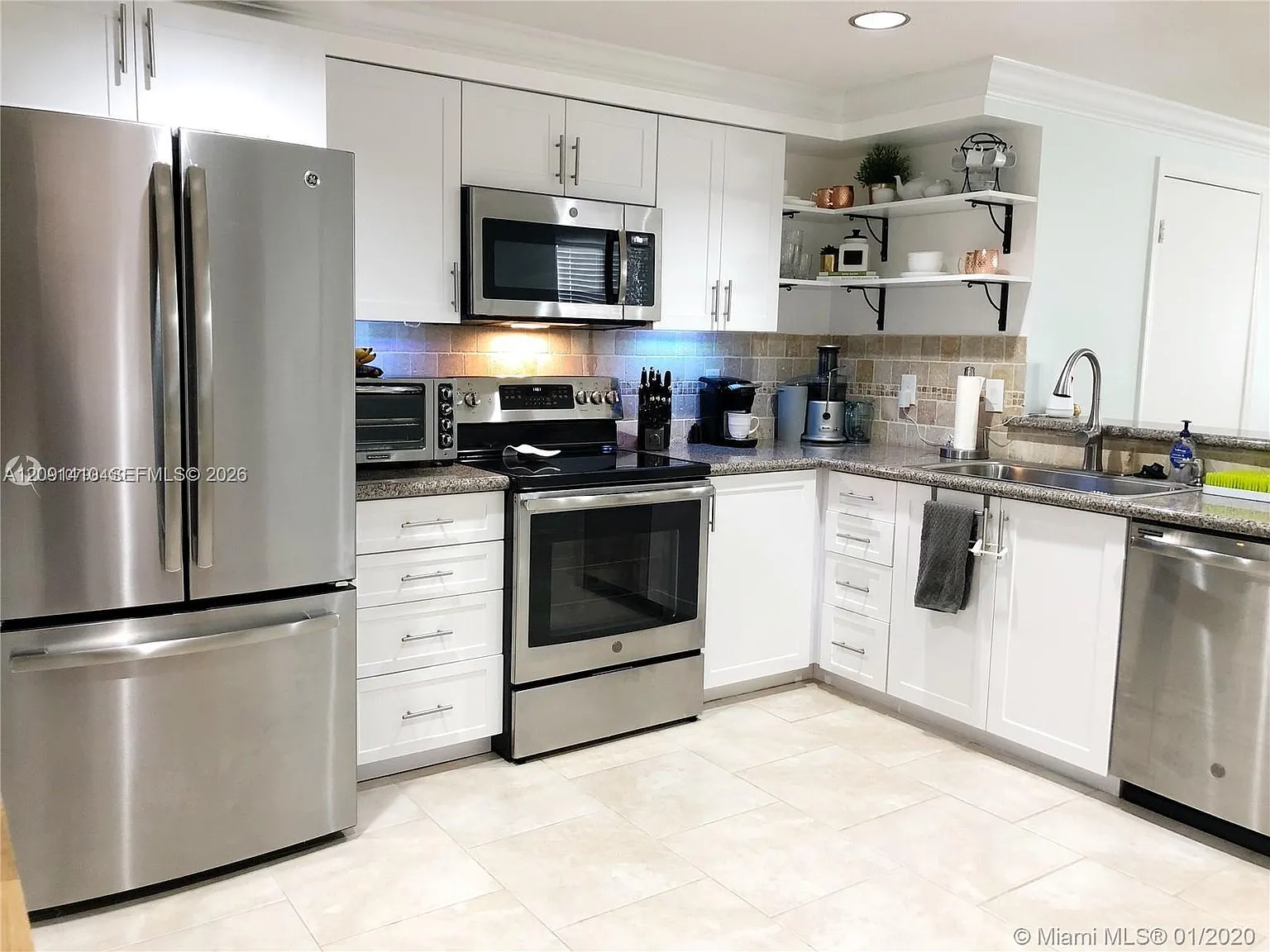 Sectors 3 & 4 Boundary Pl — Photo 3