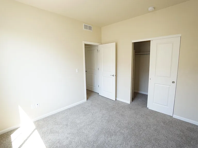 2221 Ulster St — Photo 7