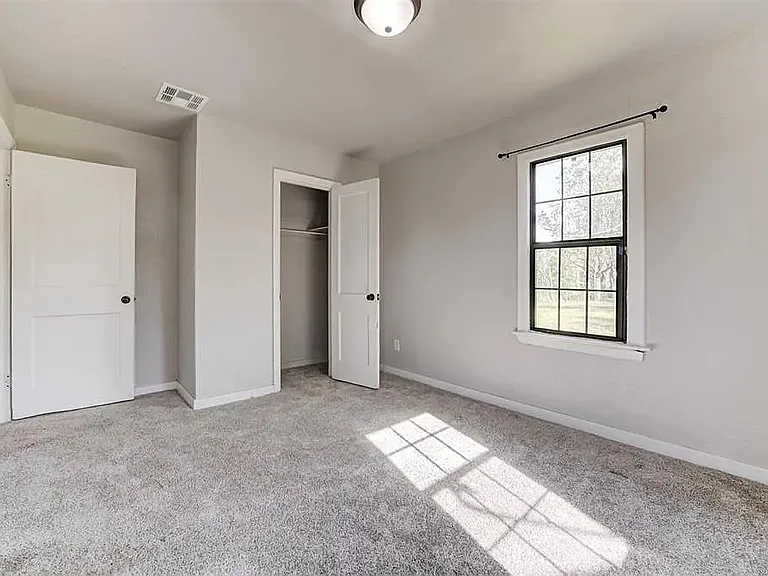 2109 NE 15th St — Photo 5