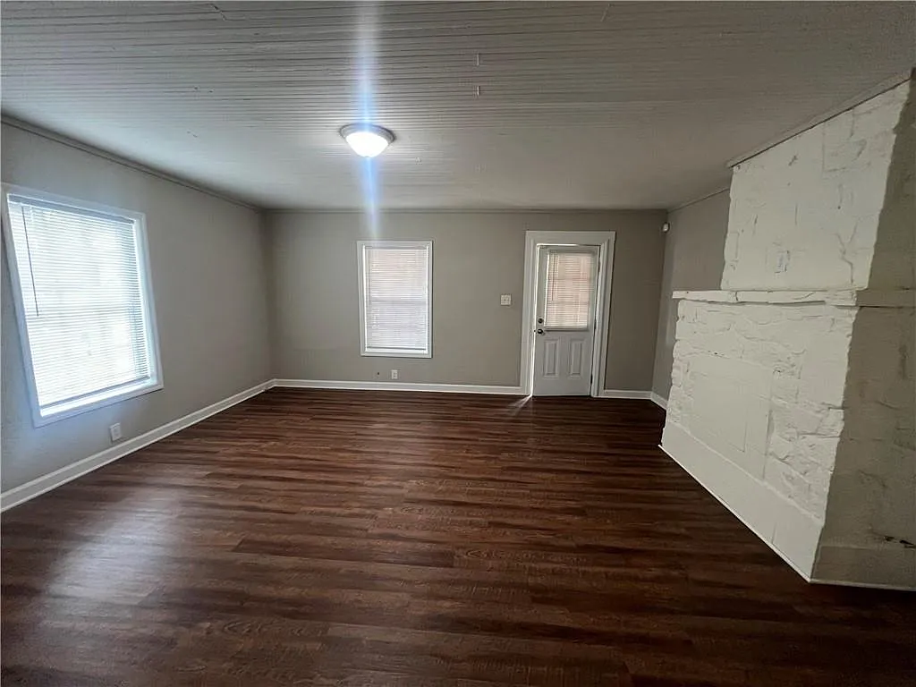 1 bed, 2.0 bath, 924 sqft, $1,395 — Photo 3