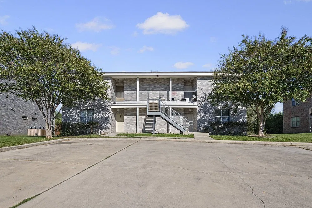 518 Dukeway Dr — Photo 1